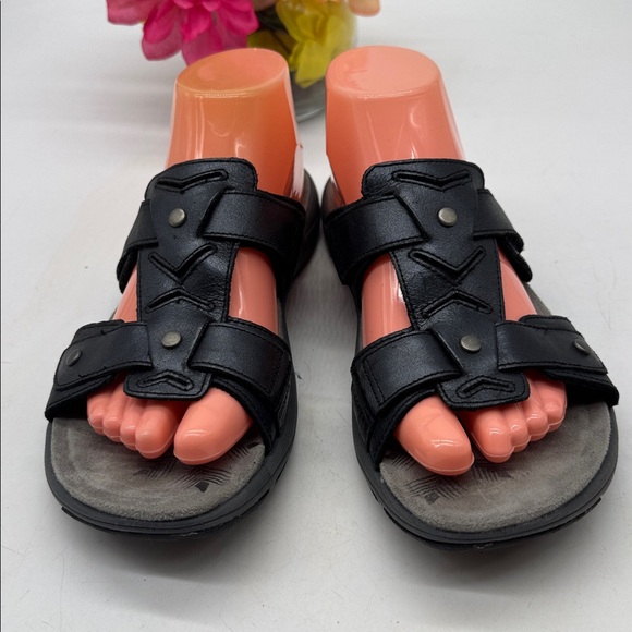 Merrell Black Leather Slip On Sandals Size 9 - Picture 2 of 7